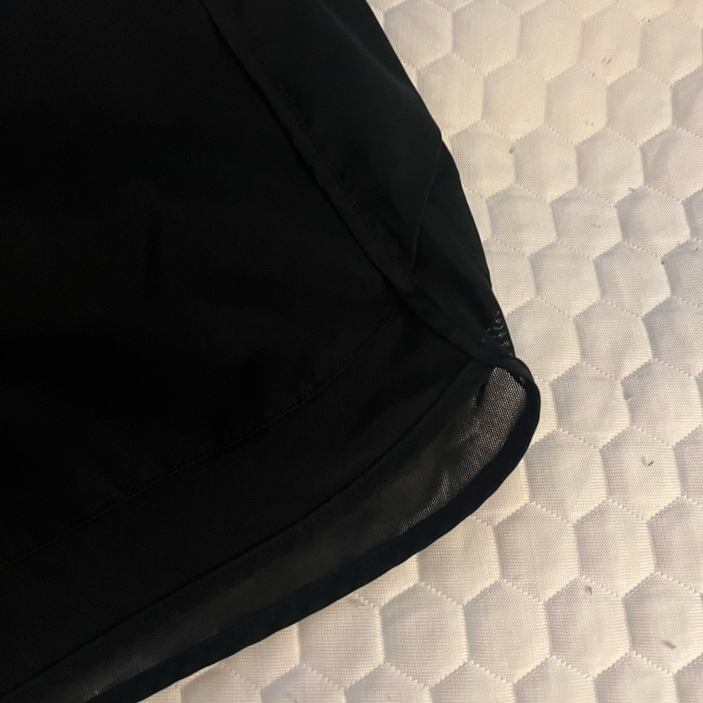Athleta Mesh Racer Run Short - Picture 4 of 6